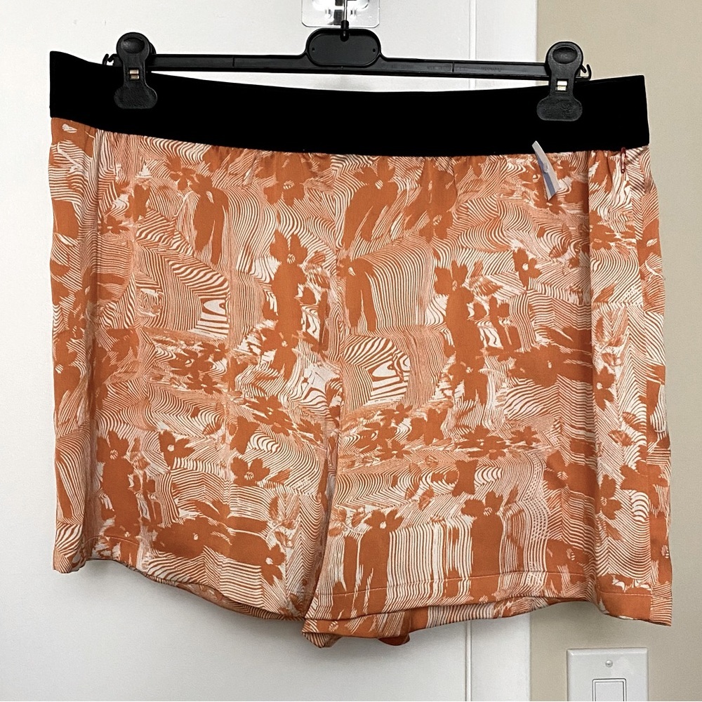 New Open Edit Pull On Orange White Shorts 2X